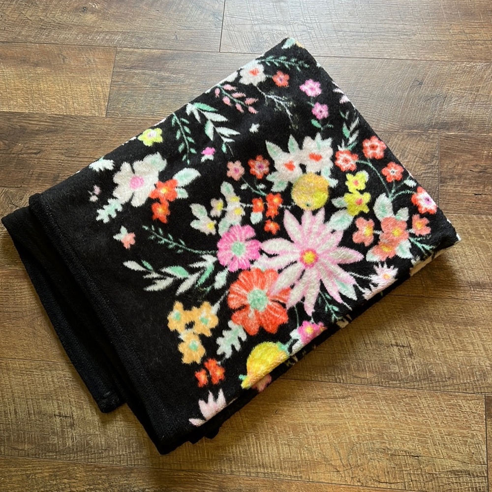 •BUNDLE of 2 VeraBradly blankets